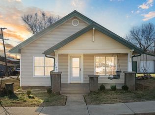 105 2nd Ave NE, Gravette, AR 72736