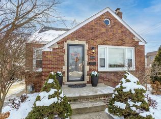 1849 Hampton Rd, Grosse Pointe Woods, MI 48236