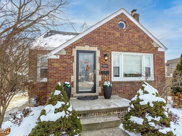 1849 Hampton Rd, Grosse Pointe Woods, MI 48236