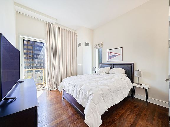 5th image of 250 E 49th St #18A