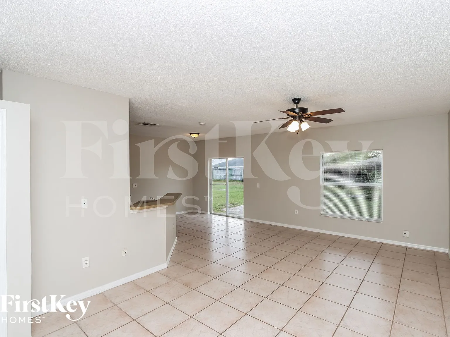 4 bed, 2.0 bath, 1400 sqft, $1,940 — Photo 3