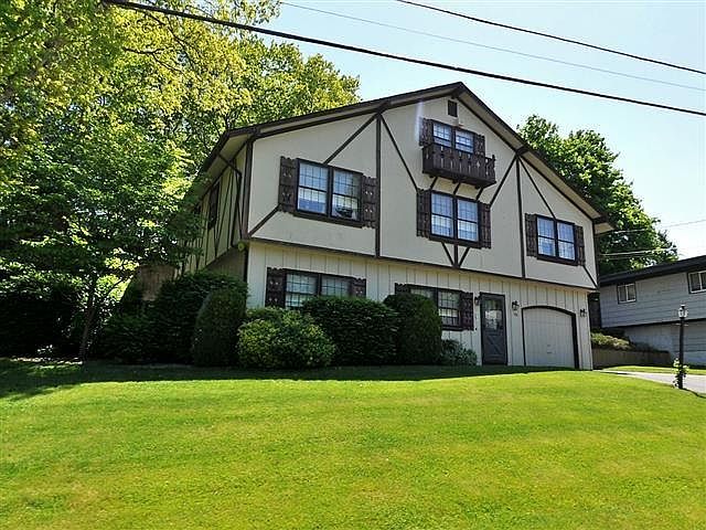 1st image of 98 Quaker Dr