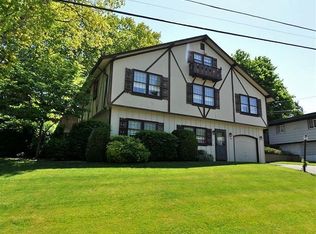 98 Quaker Dr, West Warwick, RI 02893