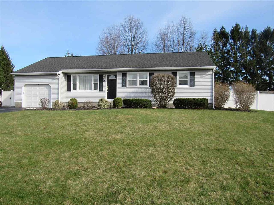 1st image of 18 Harwich Dr
