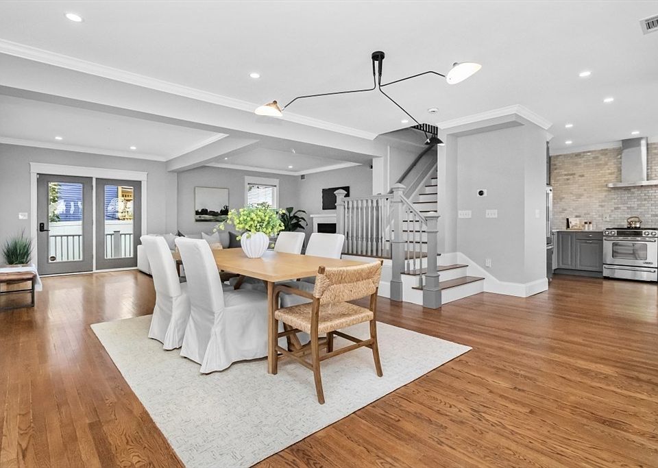 1st image of 16 Lingard St #2