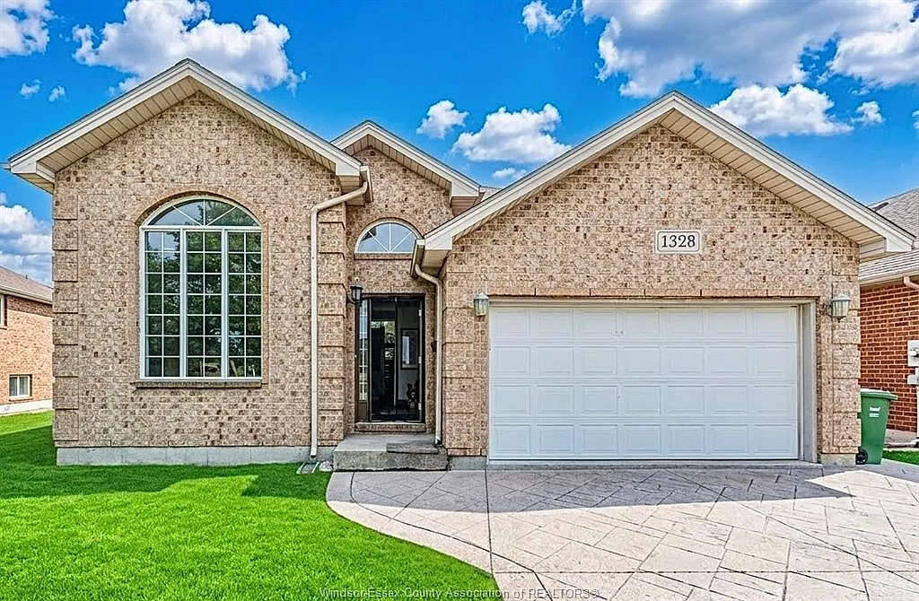 2 bed, $2,360 — Photo 1