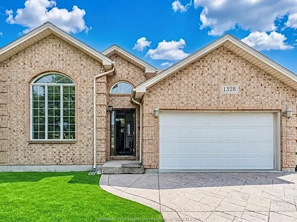 1328 Imperial Cres, Windsor, ON N9G 2T5