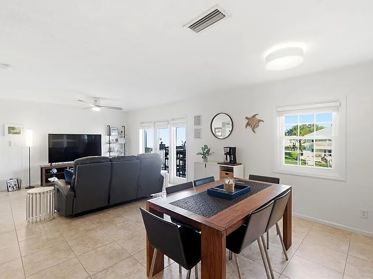 5174 Beach Dr SE #D — Photo 9