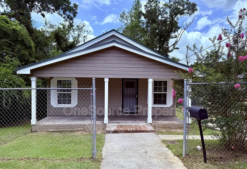4 bed, 2.0 bath, 1274 sqft, $1,275 — Photo 1