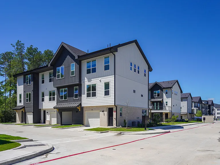 Residences at Kingwood — Photo 5