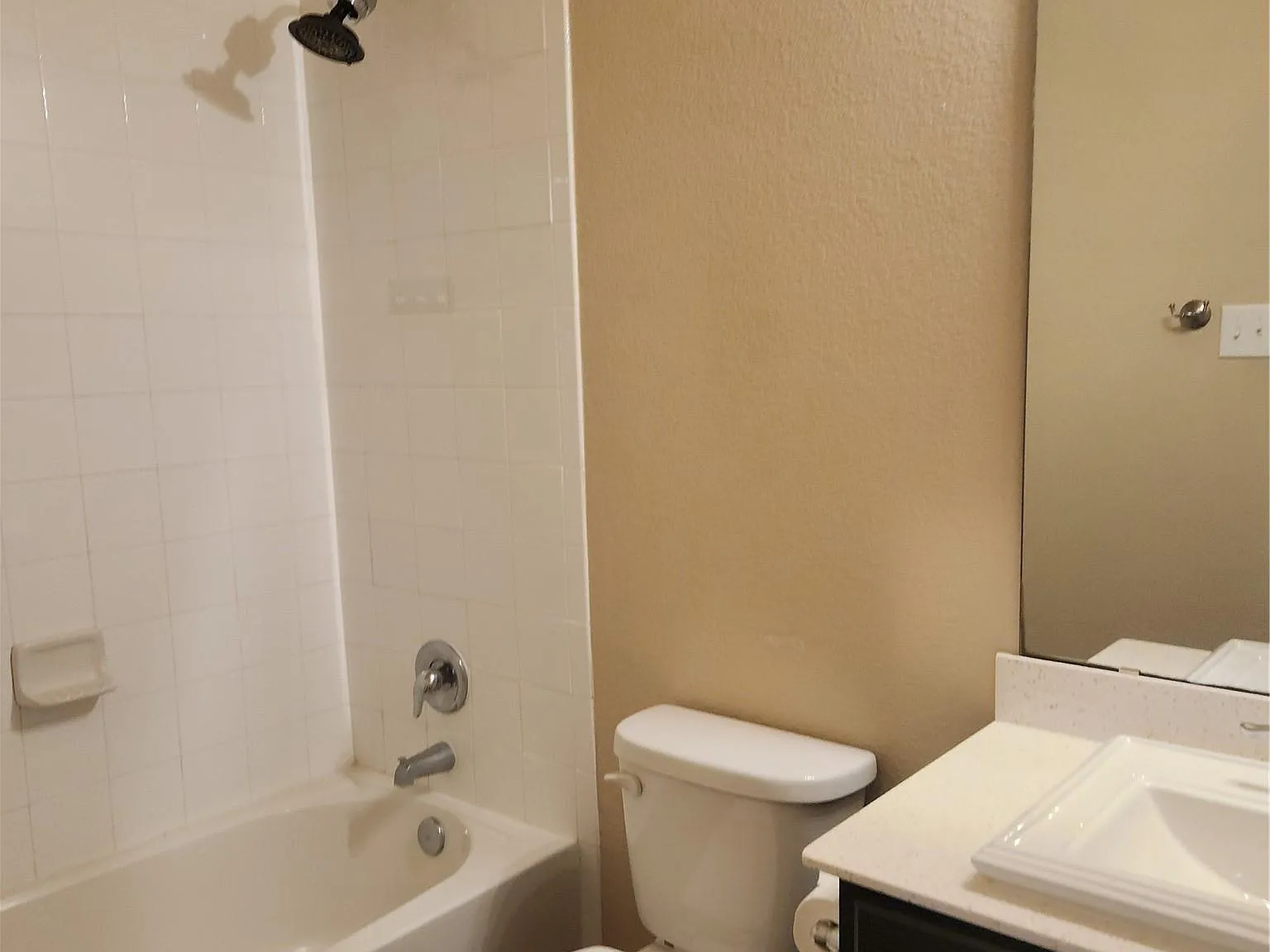 4 bed, 2.0 bath, 1754 sqft, $2,050 — Photo 2