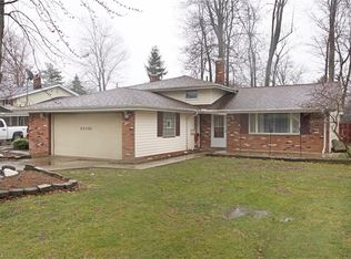 24265 Carla Ln, North Olmsted, OH 44070