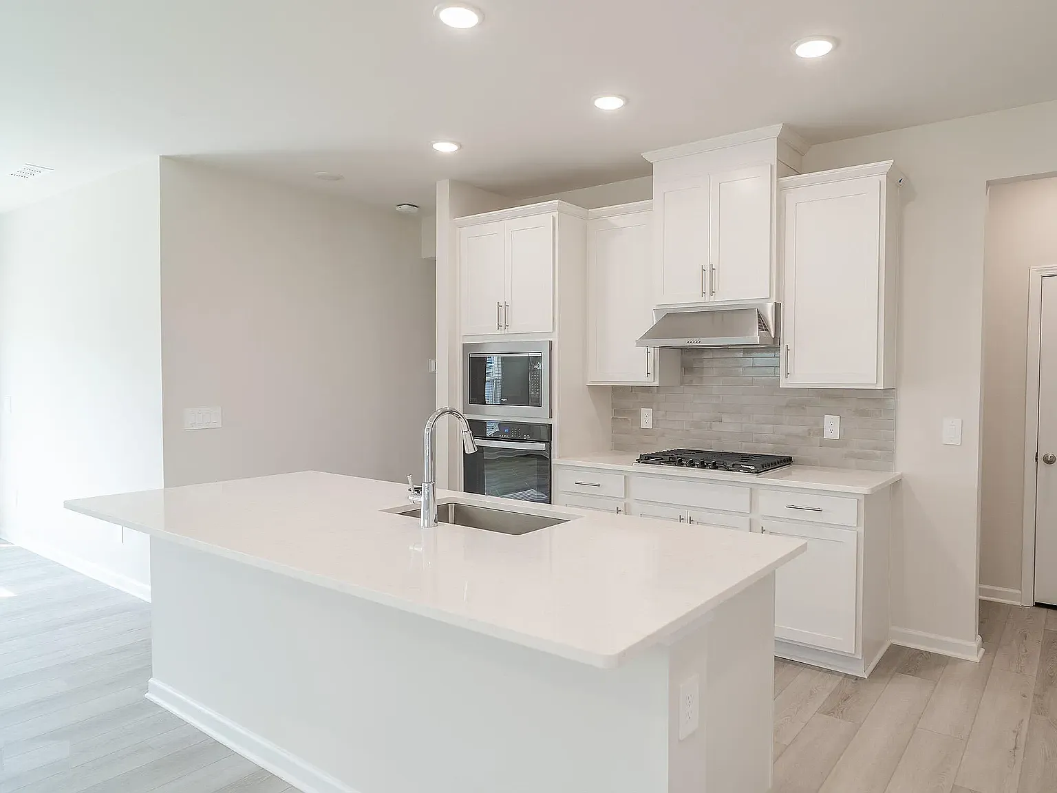 4 bed, 2100 sqft, $2,449 — Photo 3