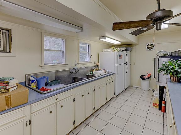 2nd image of 100 Bellaire Dr