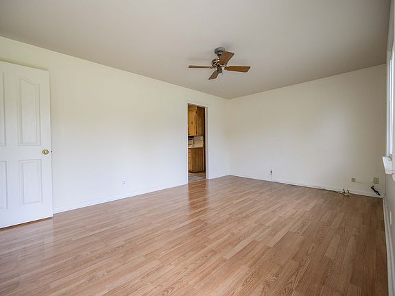 3rd image of 1707 Sherrill Blvd