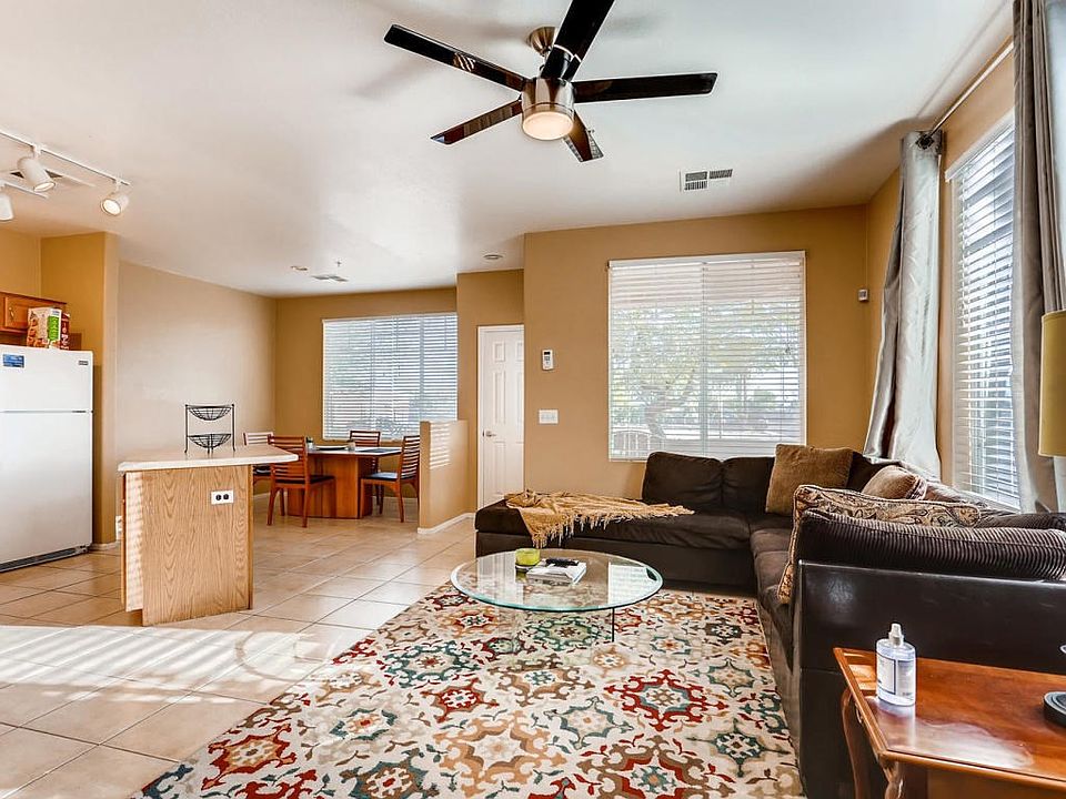 Living Room pic 1