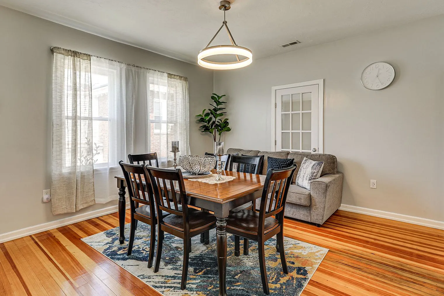 5 bed, 2.0 bath, 4445 sqft, $4,152 — Photo 1