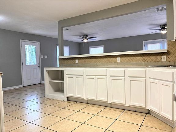 2nd image of 5824 Capital St