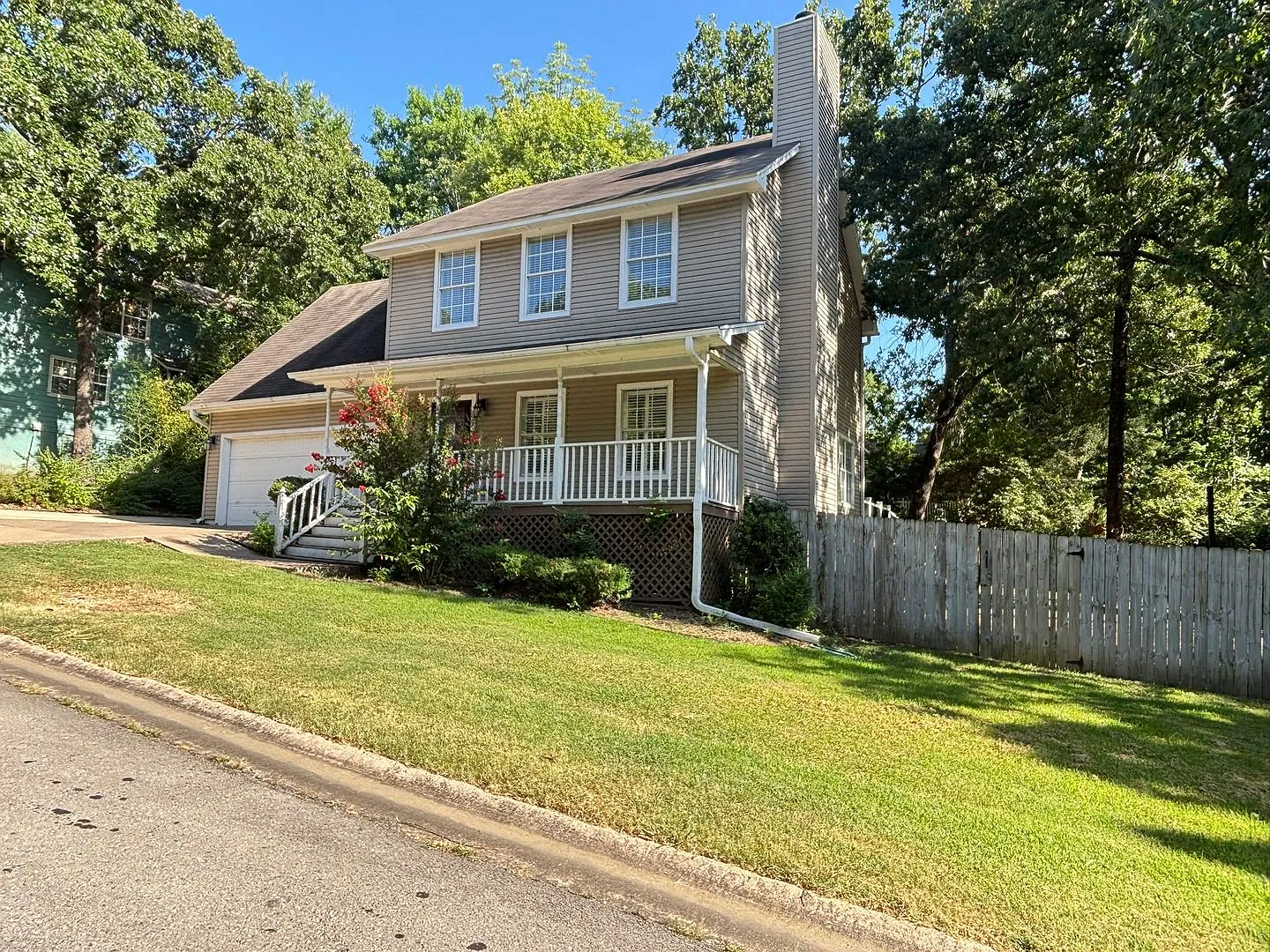 Beautiful 4BR Home with New LVP Flooring & Lawn Care Included Near The U of A! — Photo 3
