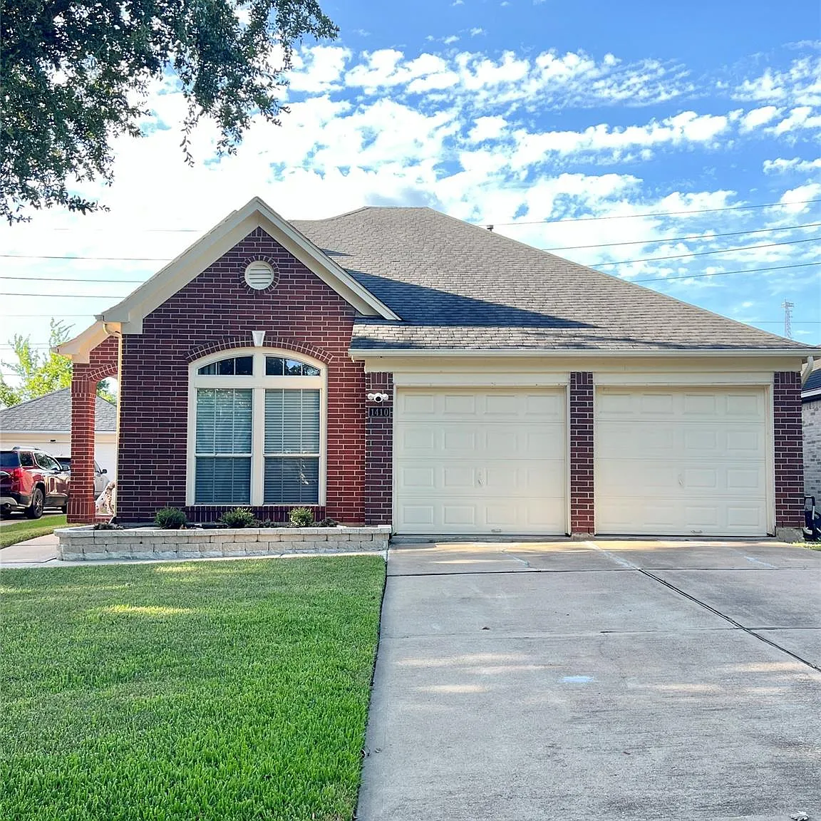3 bed, 2.0 bath, 1708 sqft, $2,350 — Photo 1