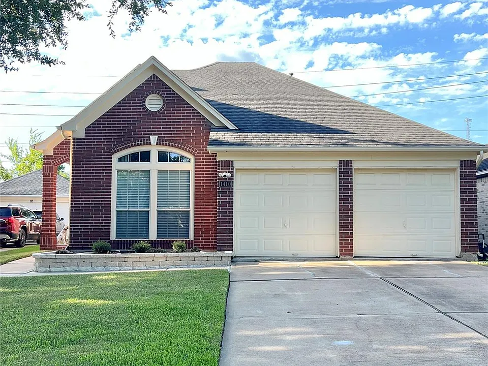 1410 Rogers Lake Ln