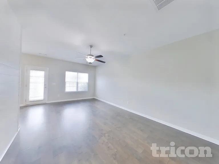 704 Finse Dr — Photo 3