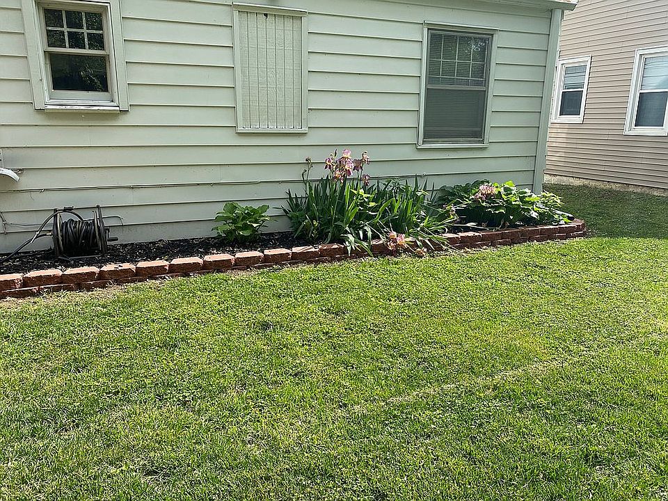 2nd image of 4732 Parker St
