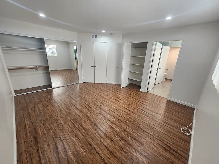 626 N Isabel St #202 — Photo 15