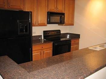 3rd image of 1322 S Prairie Ave Unit 904