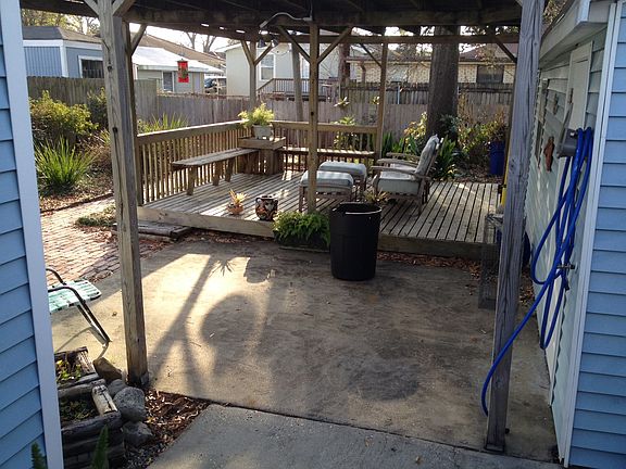 3rd image of 620 Harang Ave