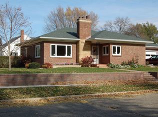 1405 2nd St, Hull, IA 51239