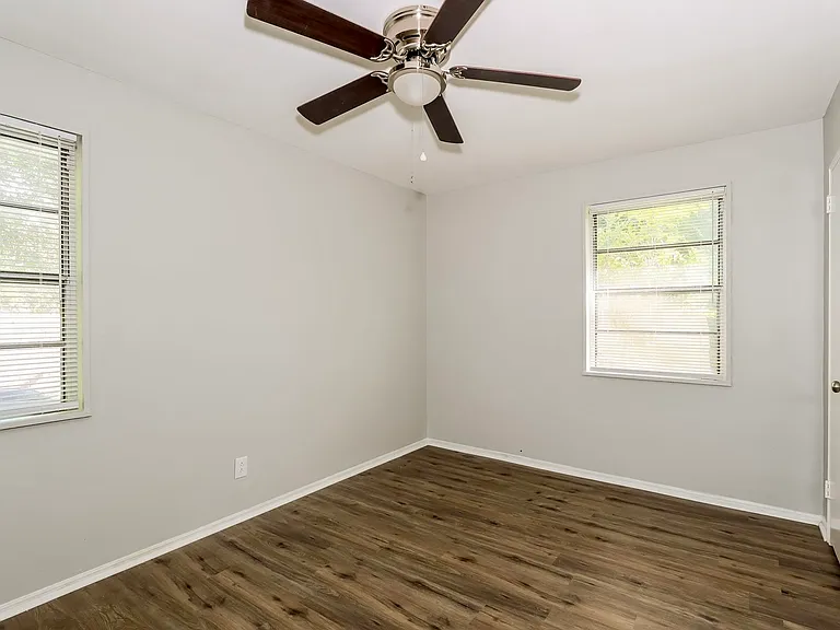 770 Vincent Ave NE — Photo 8