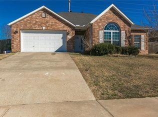 1572 N Cannondale Dr, Fayetteville, AR 72704