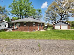 5869 Oberlin Rd, Amherst, OH 44001