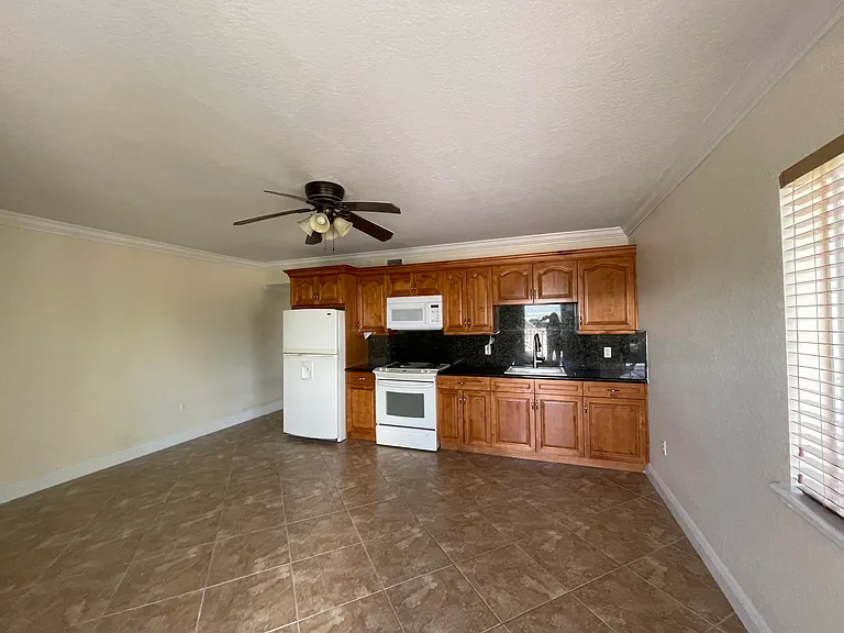 156 Marina Ave — Photo 19