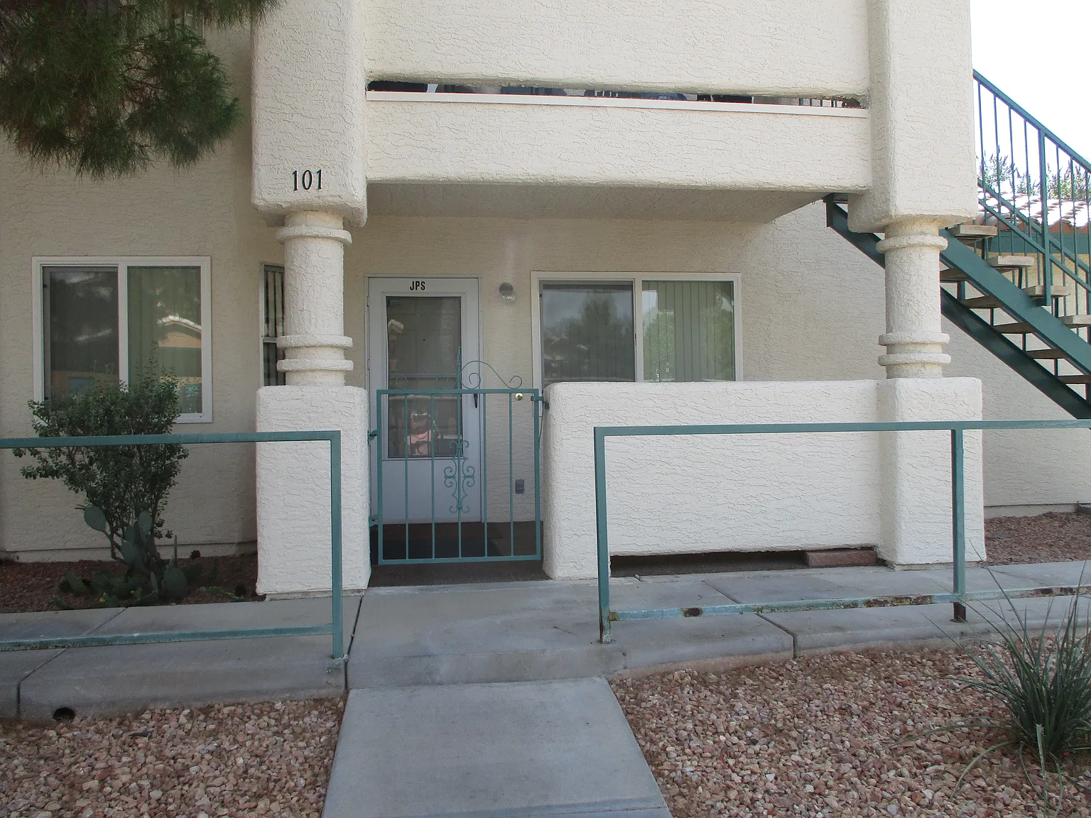 2 bed, 996 sqft, $1,100 — Photo 1