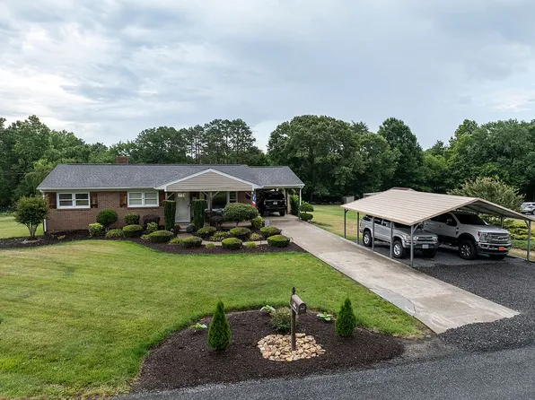 317 Meadowood Ln, Danville, VA 24540