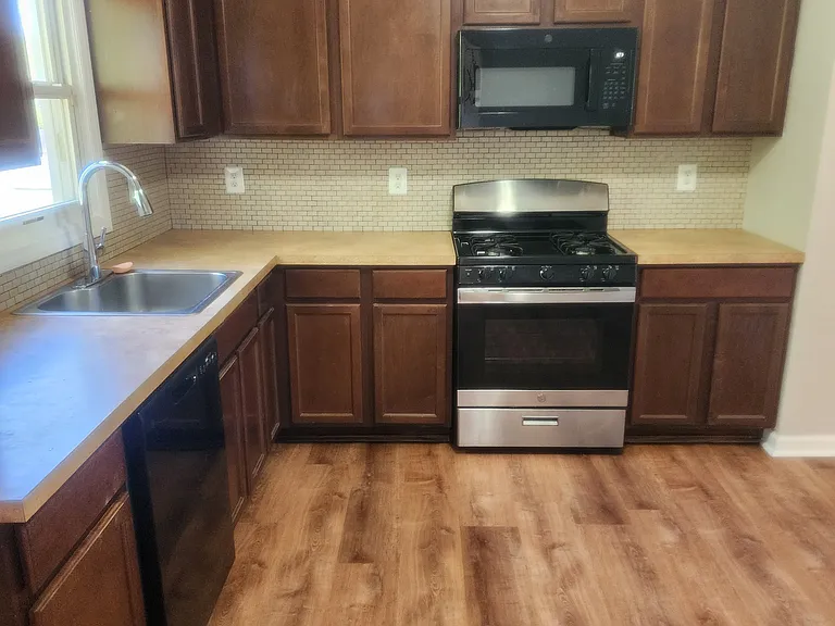 1435 Seminole Rd — Photo 3