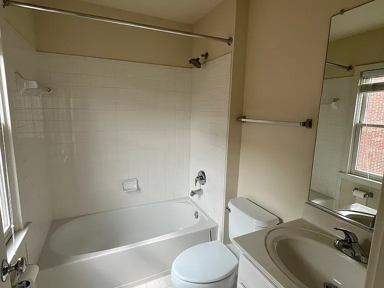 11040 Amherst Ave — Photo 14