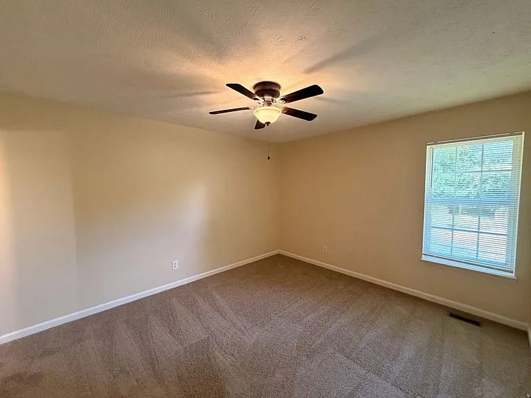 406B Hazelwood Dr — Photo 16
