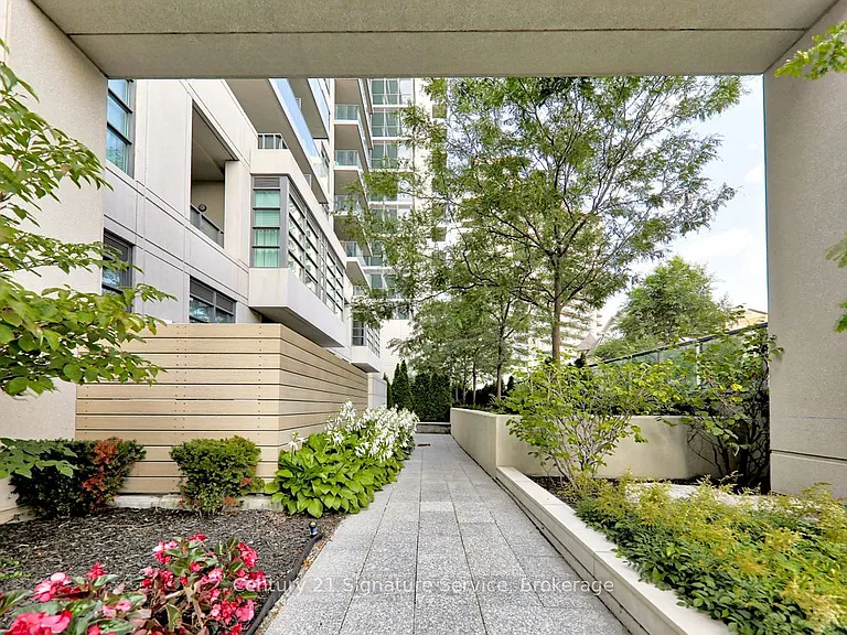 35 Brian Peck Cres #Penthouse 18 — Photo 10