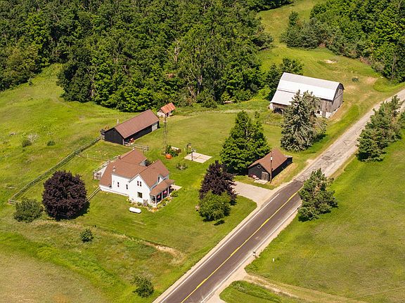 2nd image of 2822 Kujawa Rd