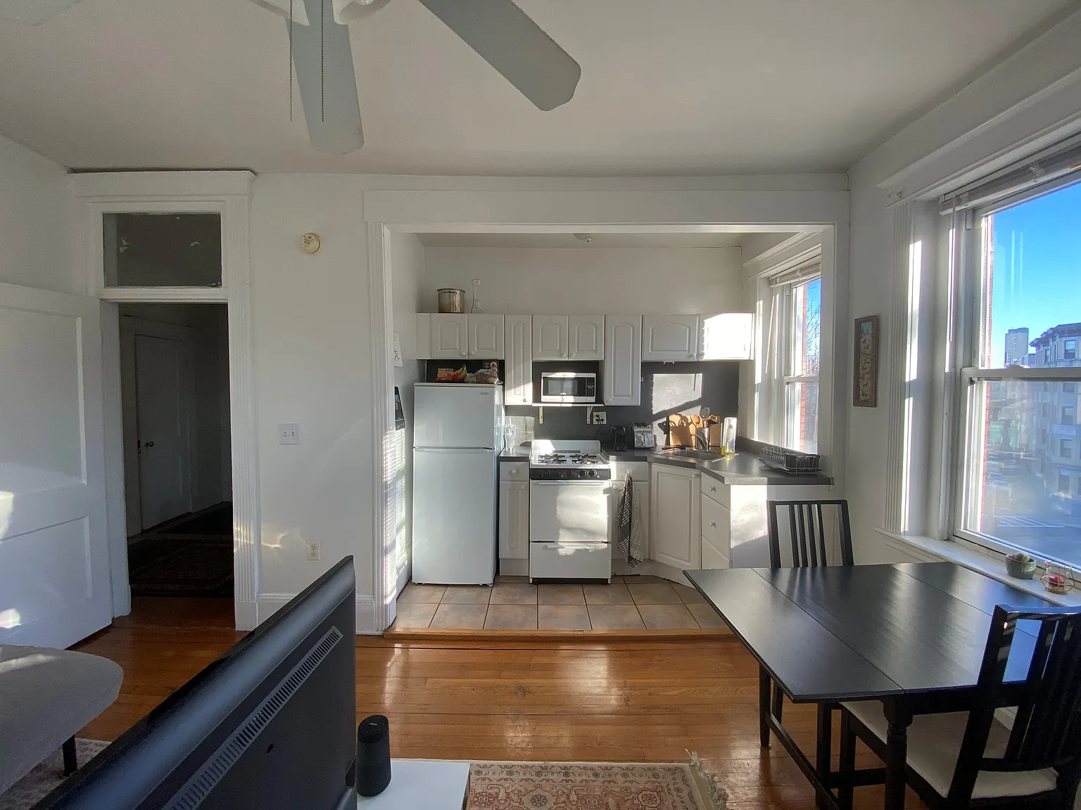 1 bed, 550 sqft, $3,100 — Photo 2