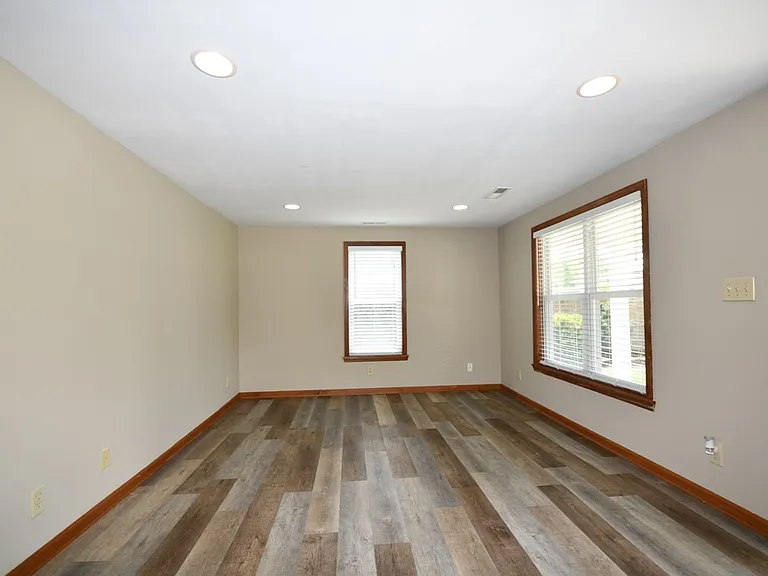 8513 Igou Gap Rd — Photo 2