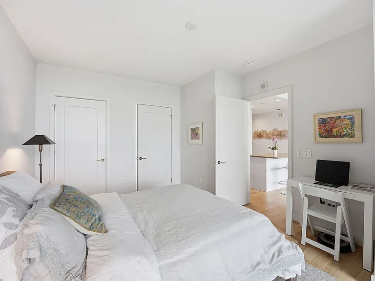 45 Sutton Sq SW #702 — Photo 17