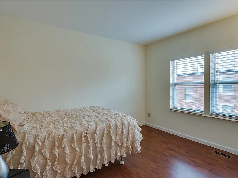 4367 Laclede Ave #E — Photo 6