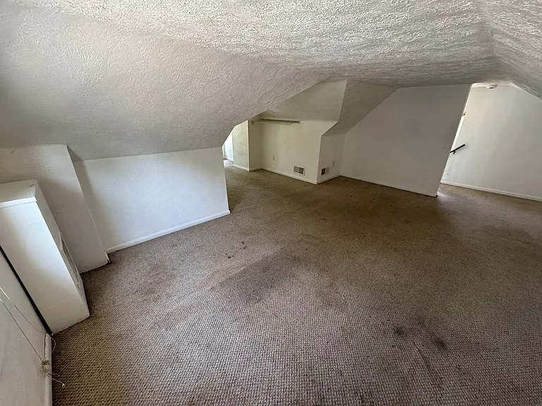 215 Spencer Ave — Photo 20