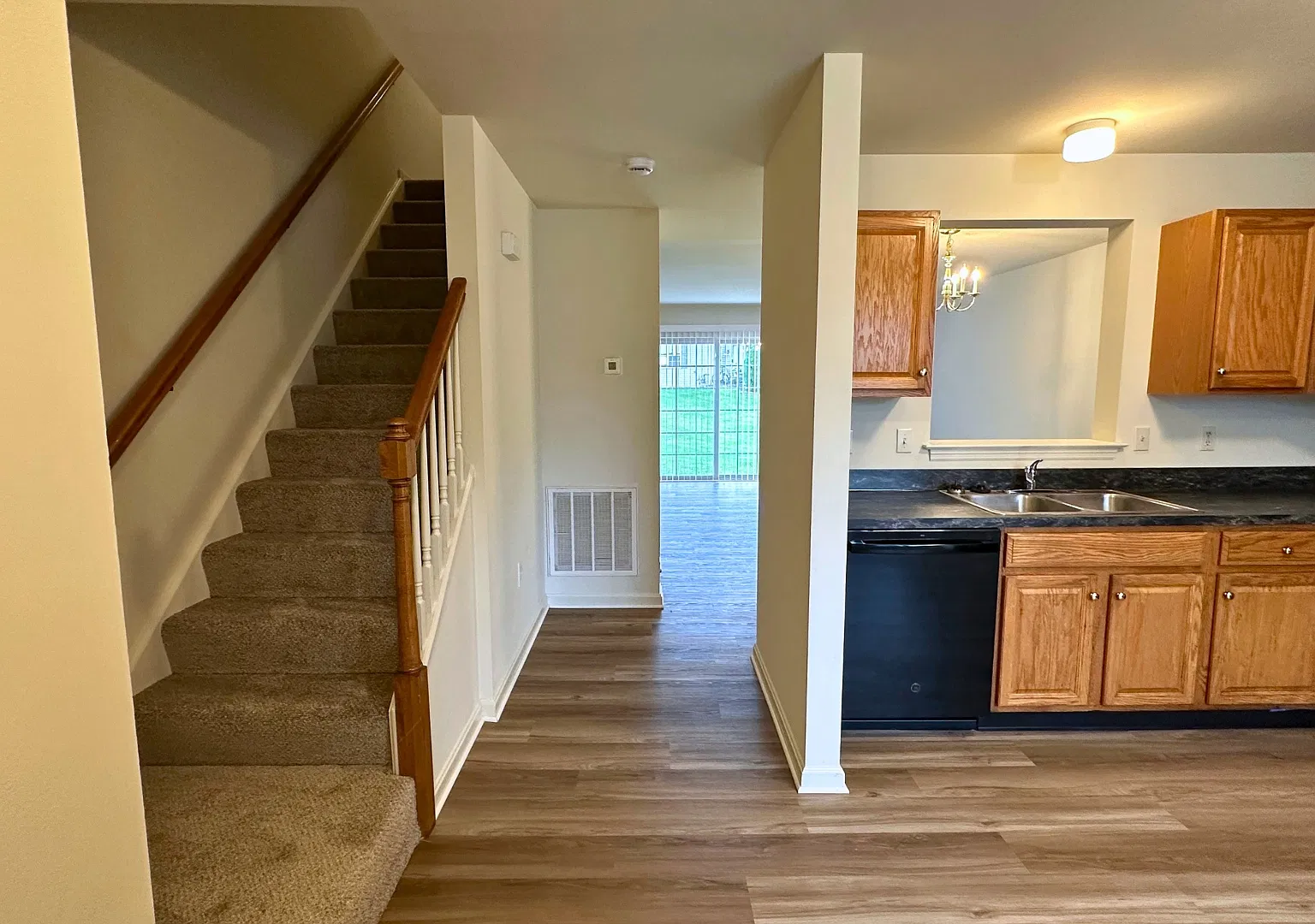 3 bed, 1.5 bath, 1391 sqft, $1,750 — Photo 4