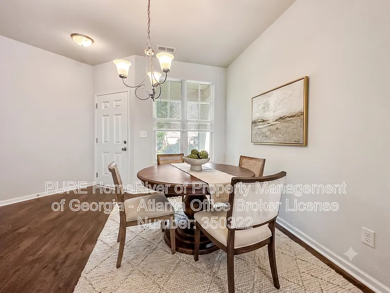 4 bed, 2.5 bath, 1990 sqft, $2,095 — Photo 3