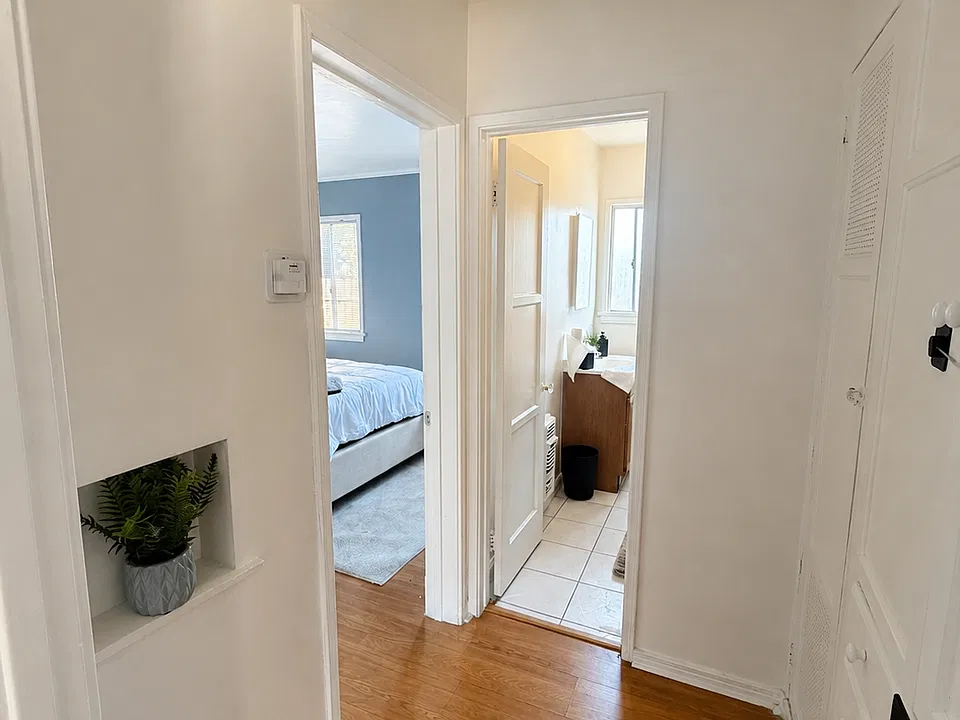 1502 S Redondo Blvd #2